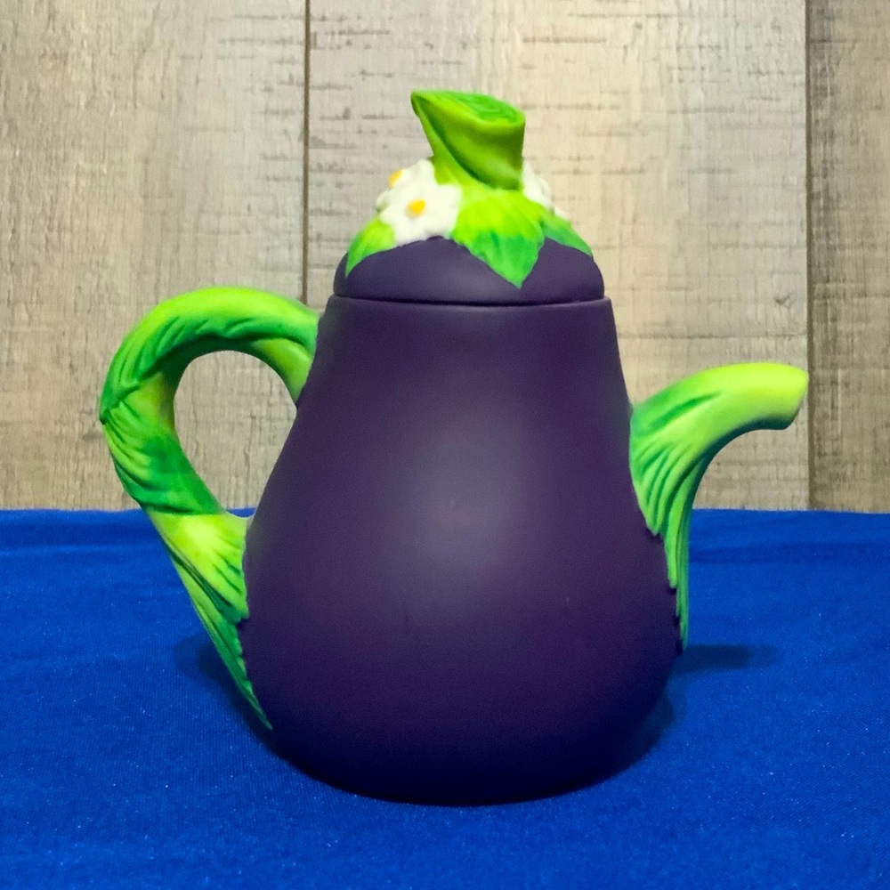 AVON SEASON'S HARVEST MINIATURE TEAPOT COLLECTION EGGPLANT.